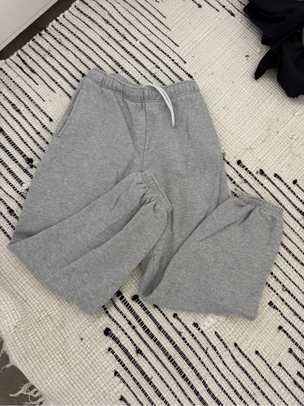 Aritzia TNA Light Gray Fleece Joggers